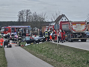 Verkehrsunfall Pkw gegen Lkw